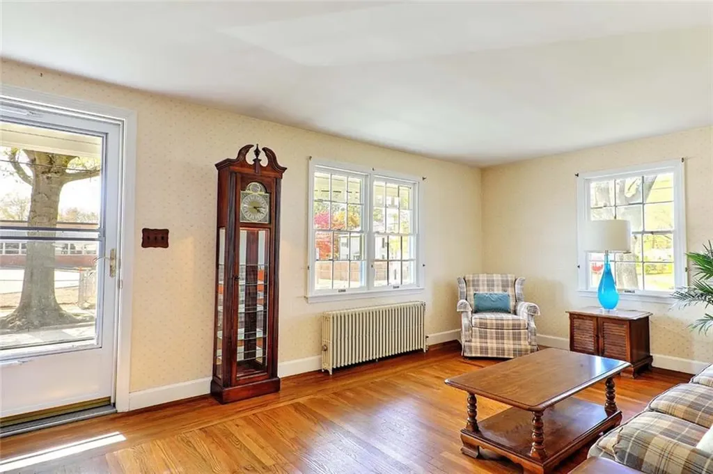 32 Glengrove Avenue Cranston RI 02910