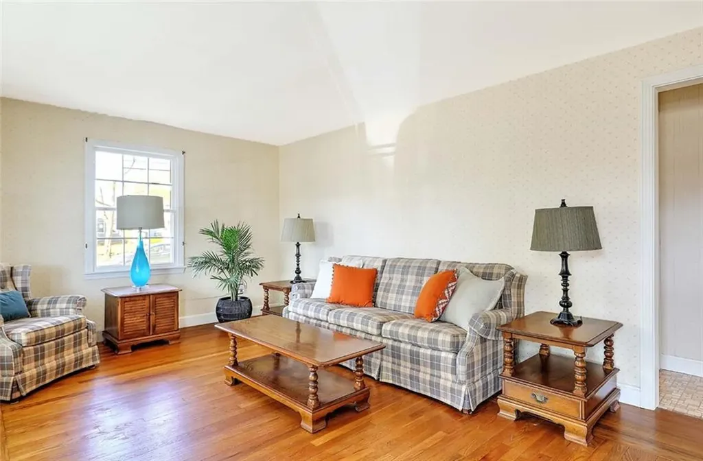 32 Glengrove Avenue Cranston RI 02910