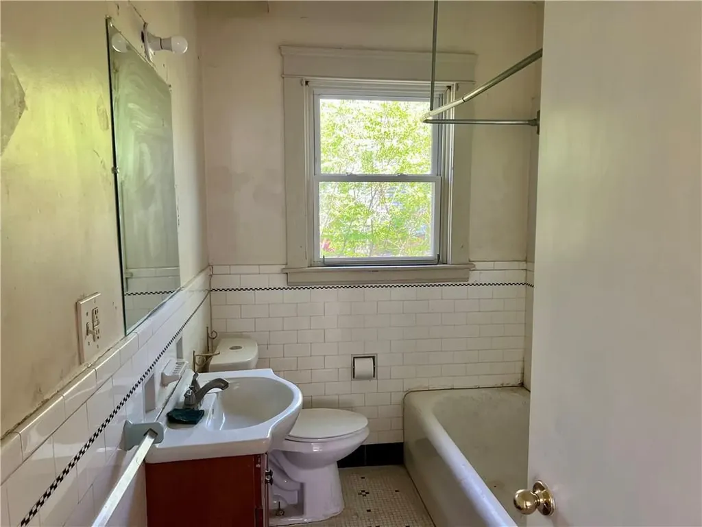 584 River Avenue Providence RI 02908