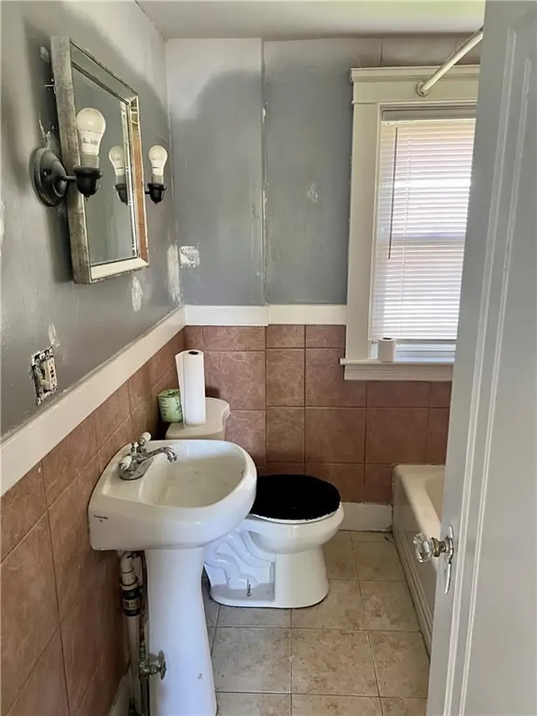 584 River Avenue Providence RI 02908