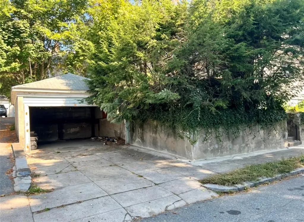 584 River Avenue Providence RI 02908