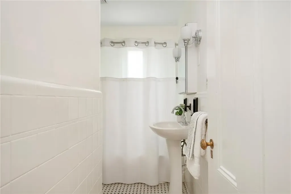9 Oriole Avenue Providence RI 02906