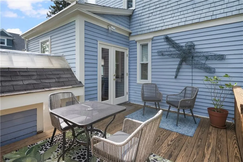 9 Oriole Avenue Providence RI 02906