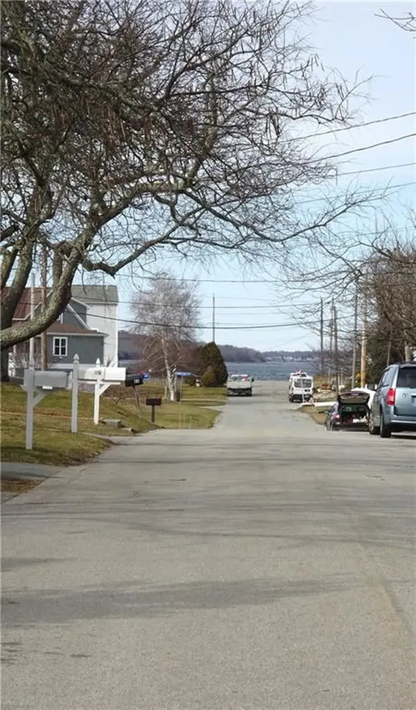 34 Berkley Avenue Portsmouth RI 02871