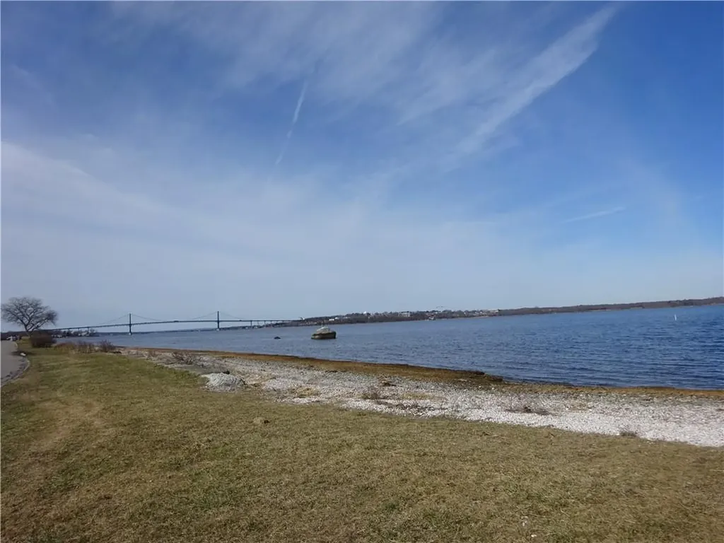 34 Berkley Avenue Portsmouth RI 02871