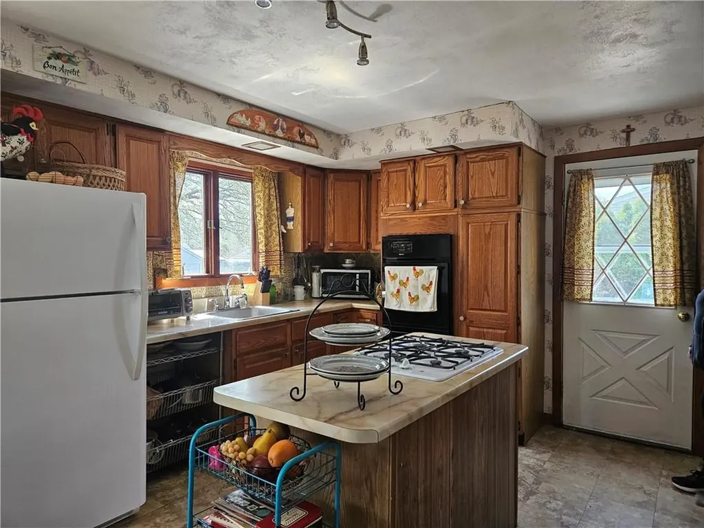 85 Canario Drive Warren RI 02885