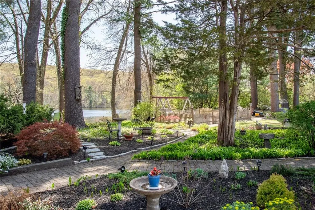 28 Riverview Avenue Smithfield RI 02917