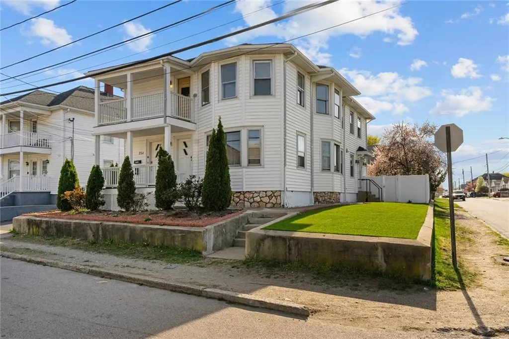 214 Kenyon Avenue Pawtucket RI 02861