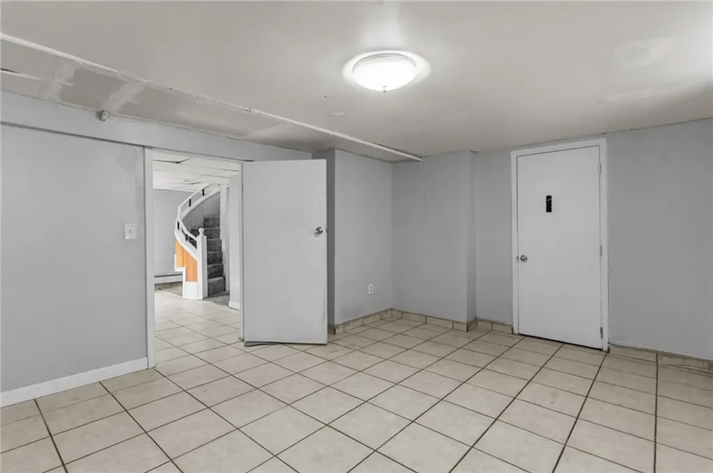 214 Kenyon Avenue Pawtucket RI 02861