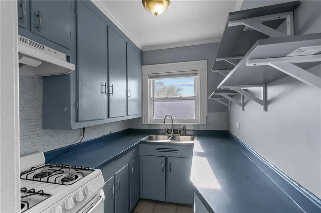 214 Kenyon Avenue Pawtucket RI 02861