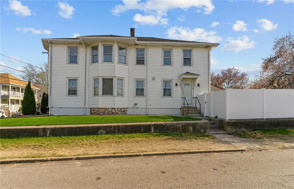 214 Kenyon Avenue Pawtucket RI 02861