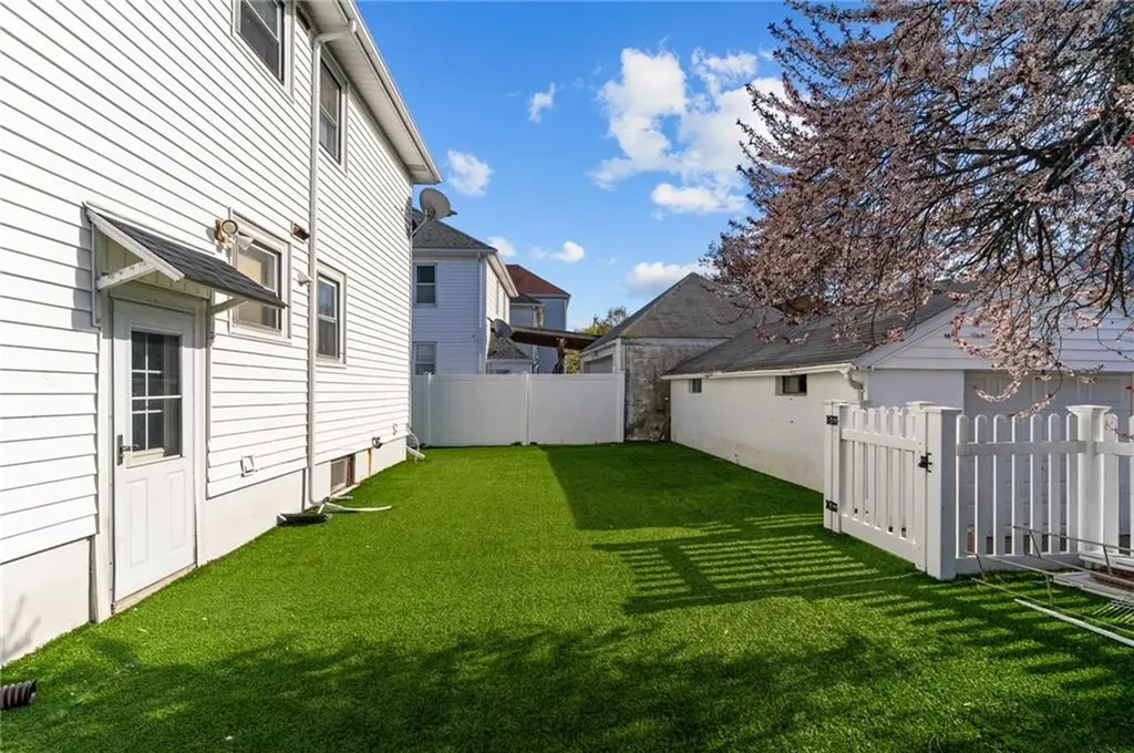 214 Kenyon Avenue Pawtucket RI 02861