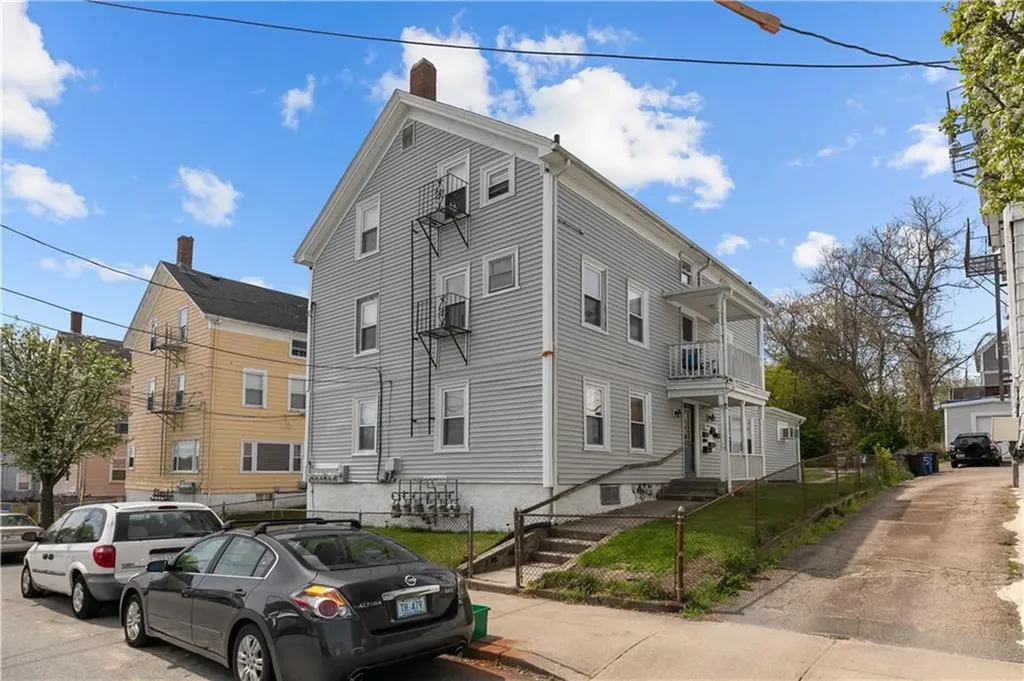 19 Clement Street Tiverton RI 02878
