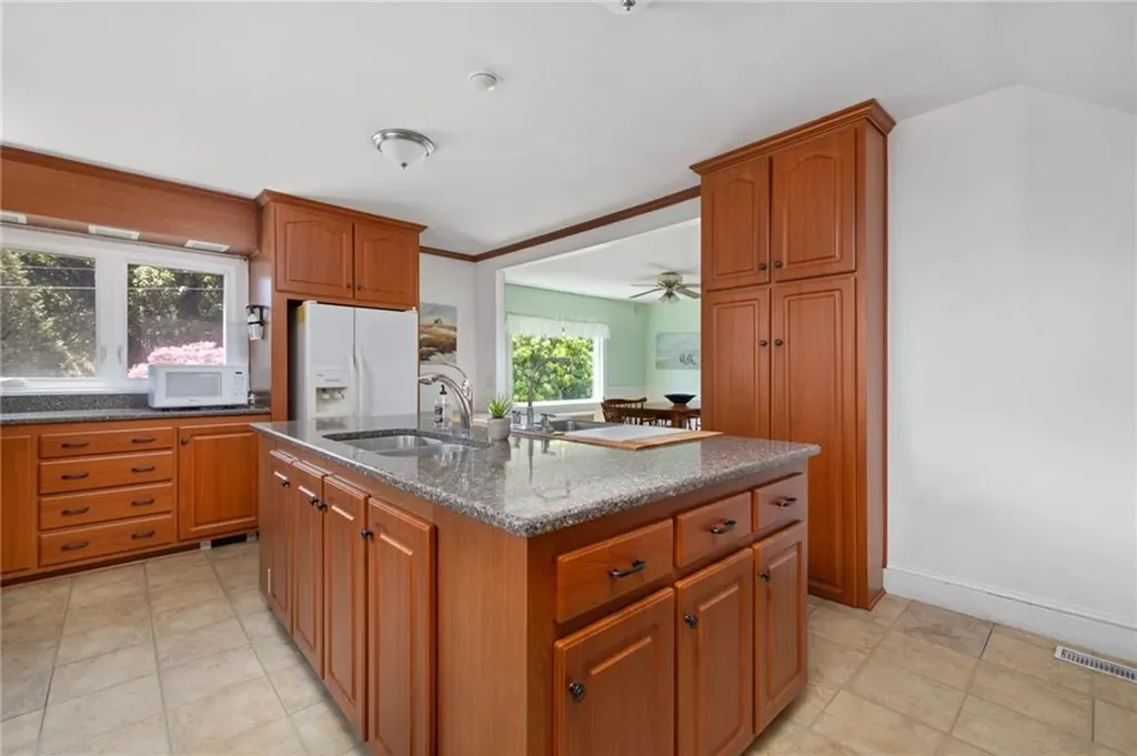 39 Highland Avenue Narragansett RI 02882