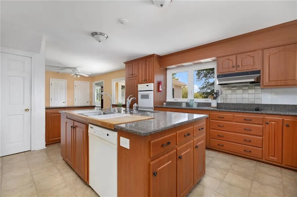 39 Highland Avenue Narragansett RI 02882