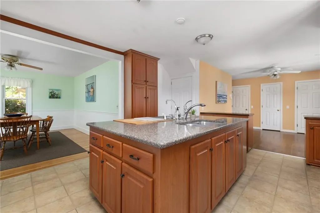 39 Highland Avenue Narragansett RI 02882