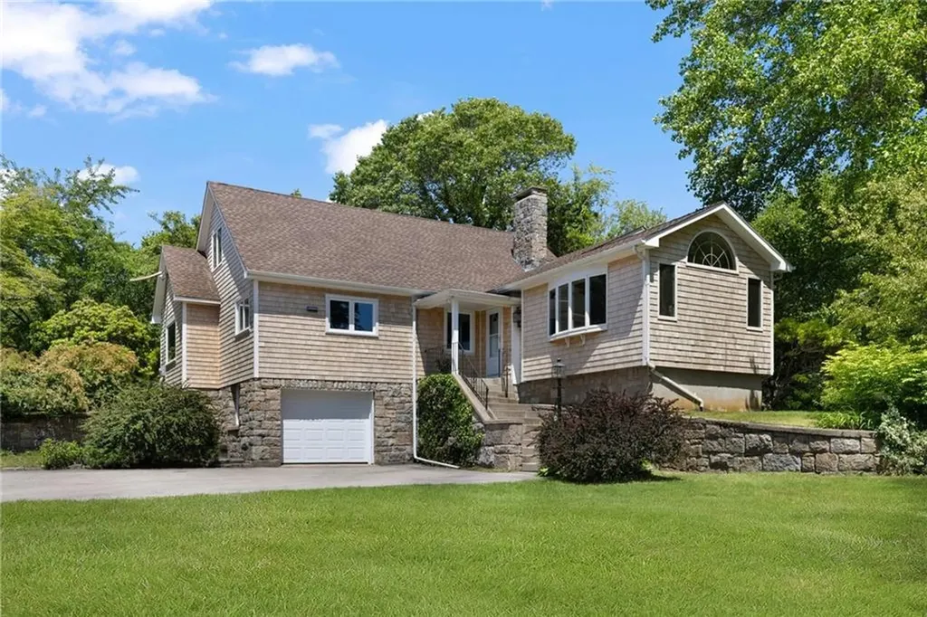 39 Highland Avenue Narragansett RI 02882