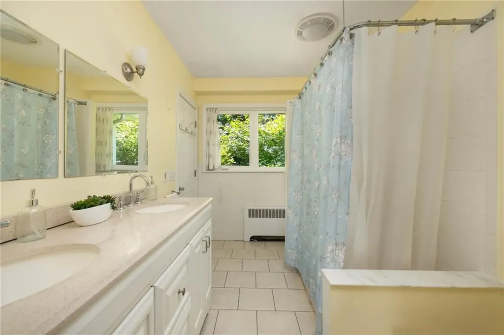 39 Highland Avenue Narragansett RI 02882
