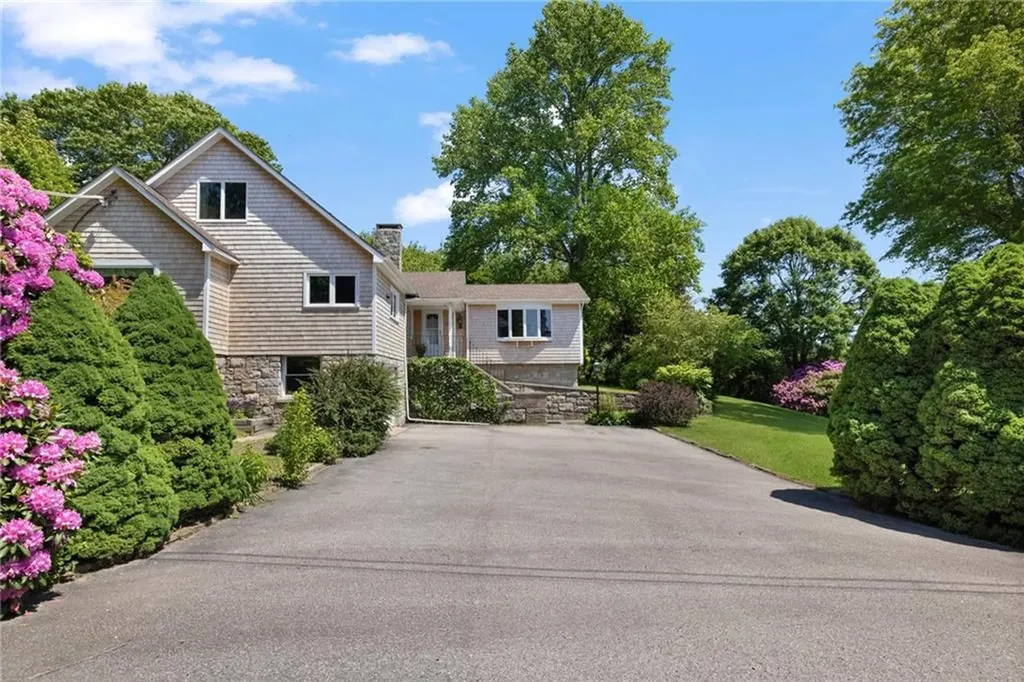 39 Highland Avenue Narragansett RI 02882