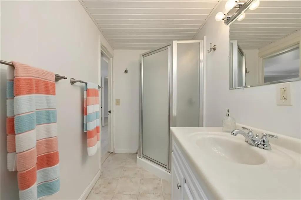 39 Highland Avenue Narragansett RI 02882