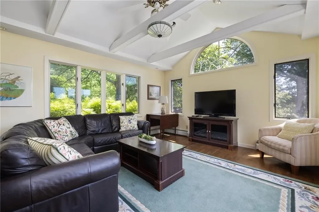 39 Highland Avenue Narragansett RI 02882