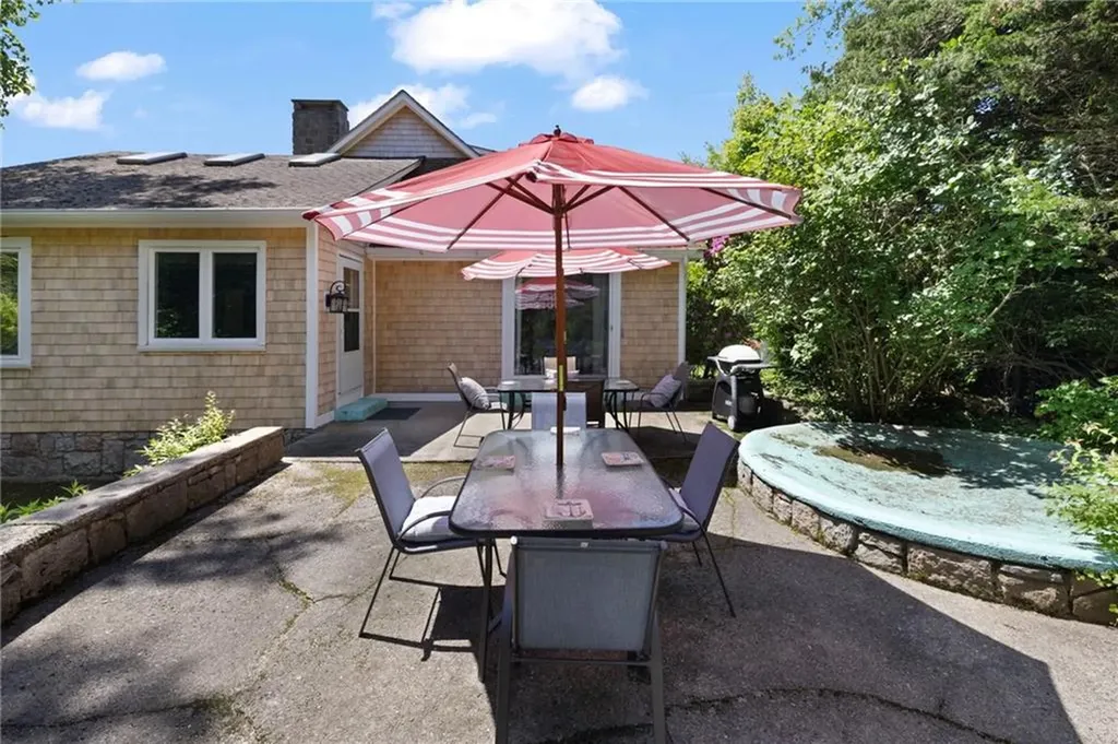39 Highland Avenue Narragansett RI 02882