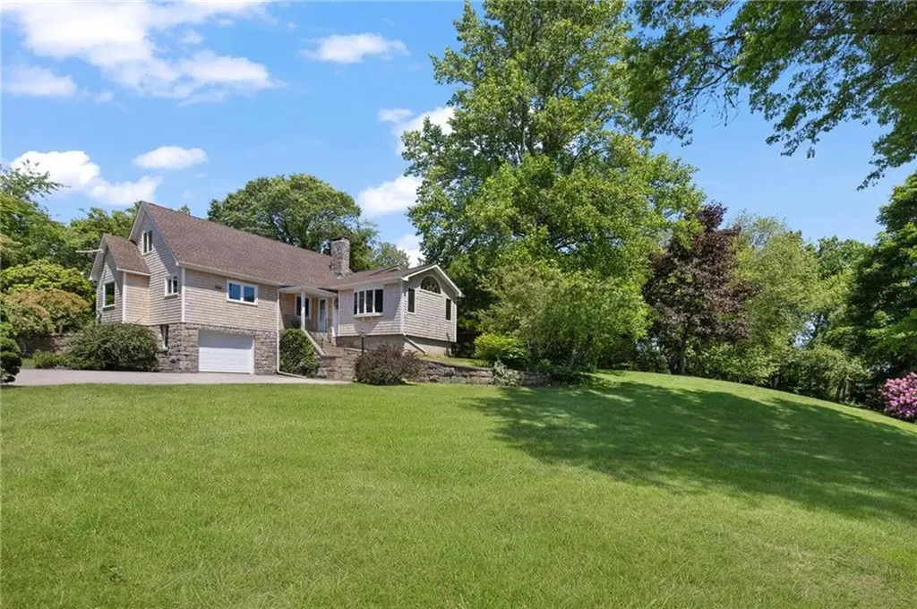 39 Highland Avenue Narragansett RI 02882