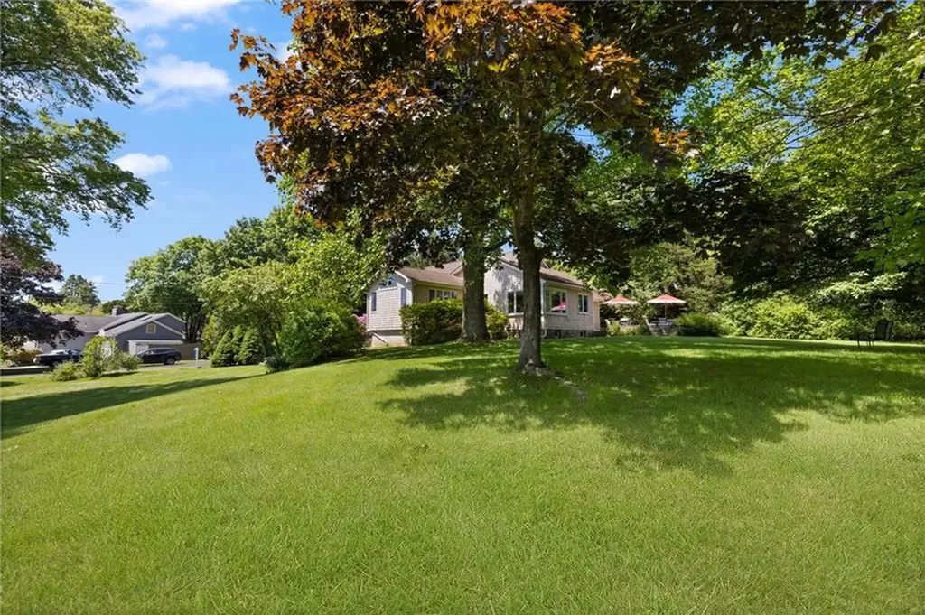 39 Highland Avenue Narragansett RI 02882