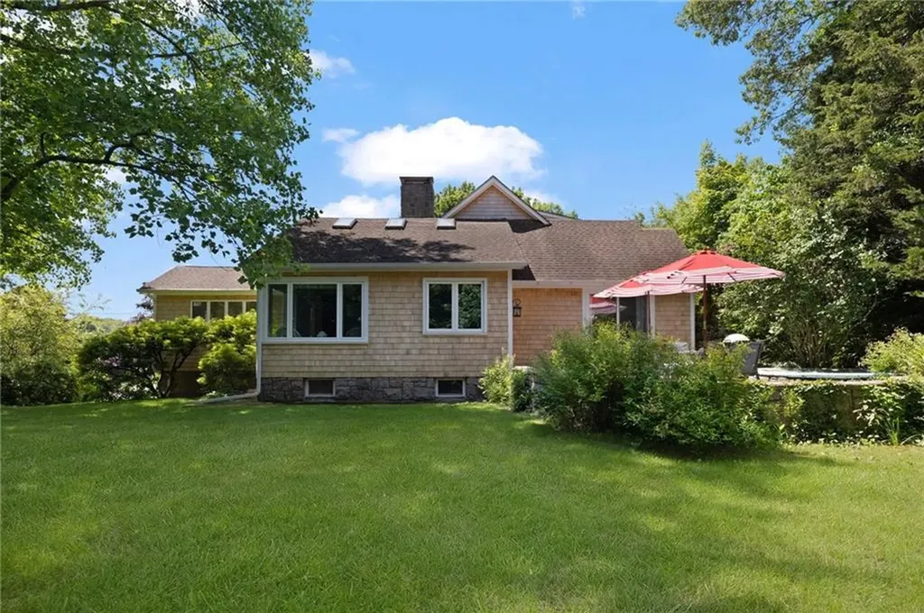39 Highland Avenue Narragansett RI 02882
