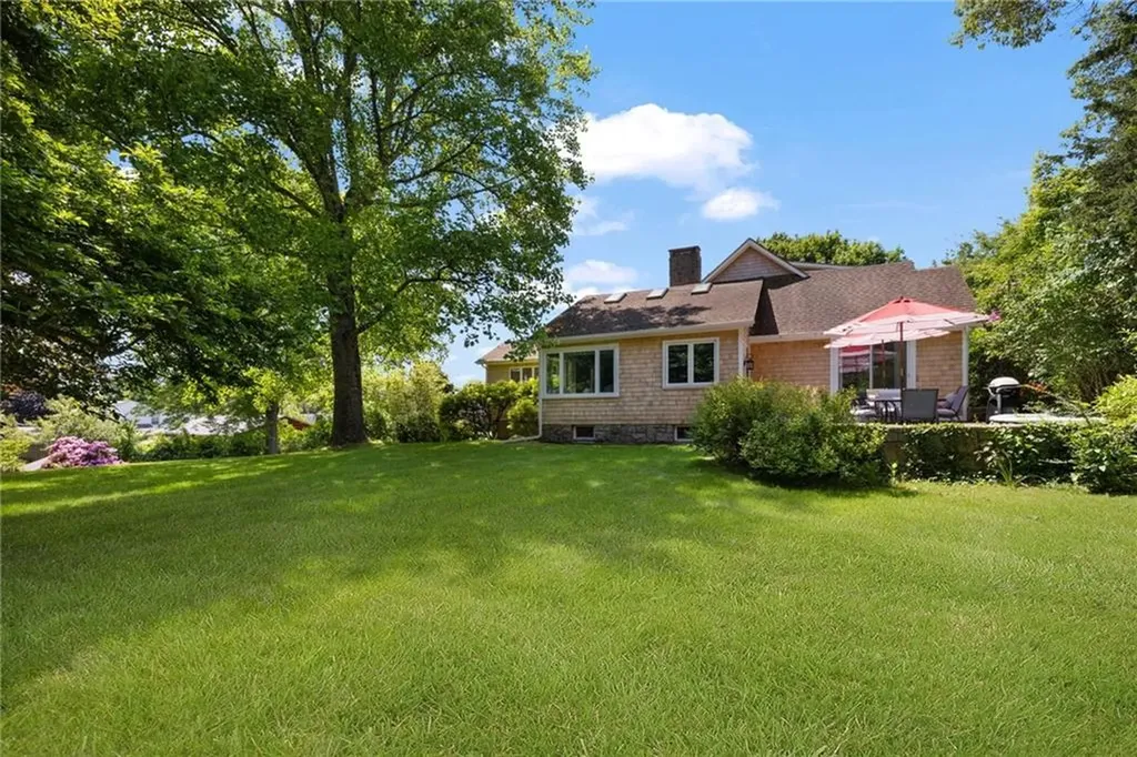 39 Highland Avenue Narragansett RI 02882
