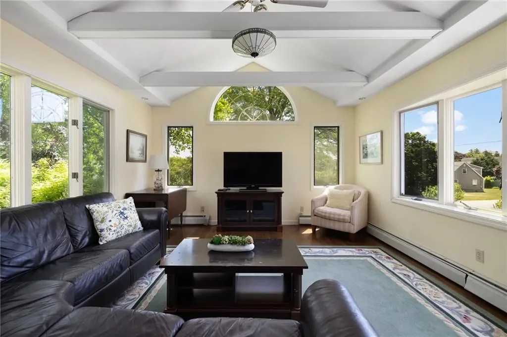 39 Highland Avenue Narragansett RI 02882
