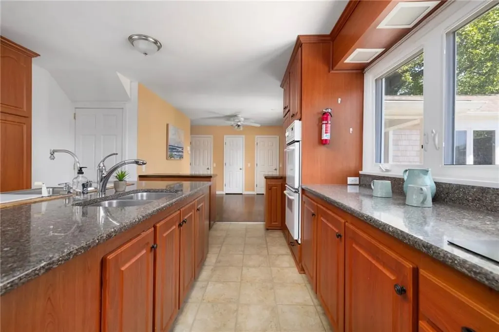 39 Highland Avenue Narragansett RI 02882