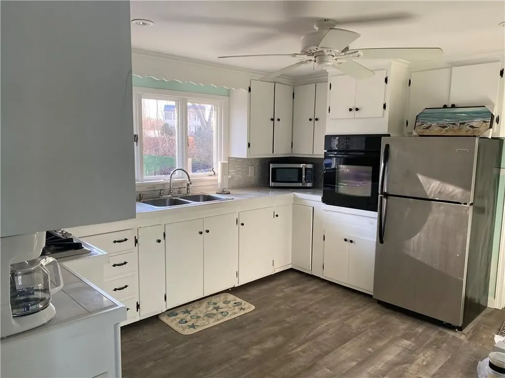 195 Arnolds Neck Drive Warwick RI 02886
