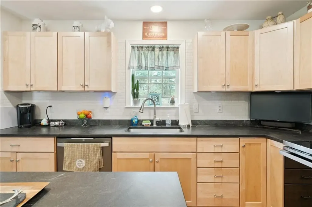 2 Kennedy Road Foster RI 02825