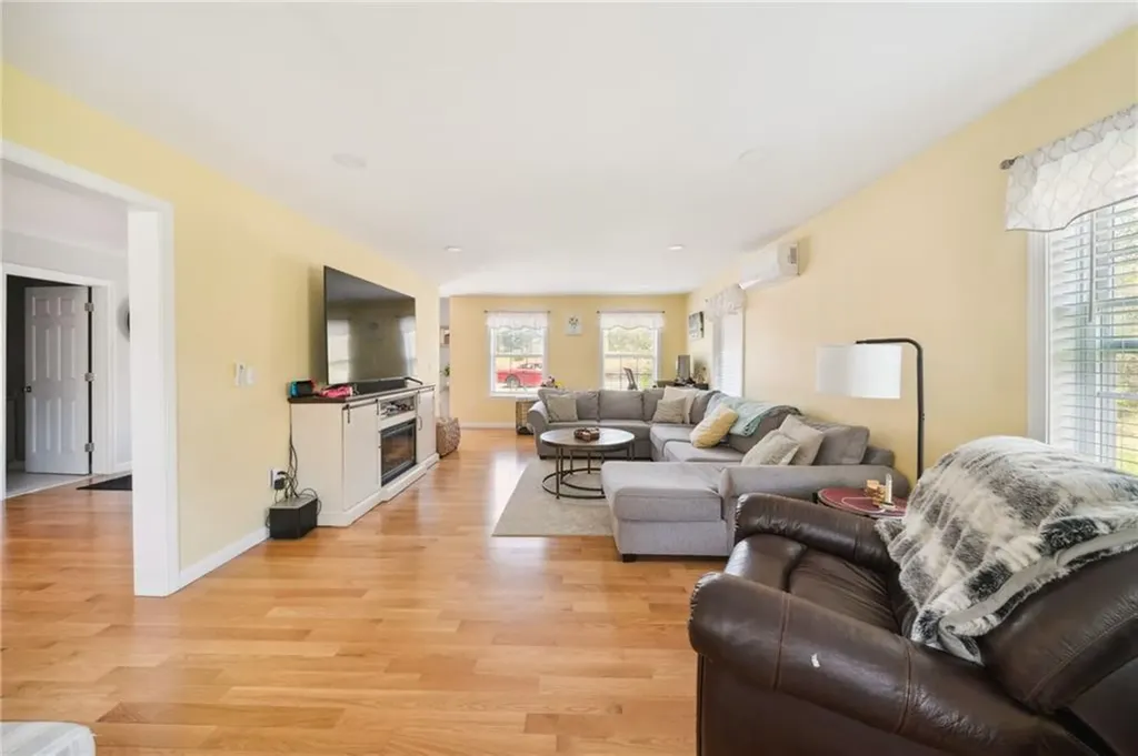 2 Kennedy Road Foster RI 02825