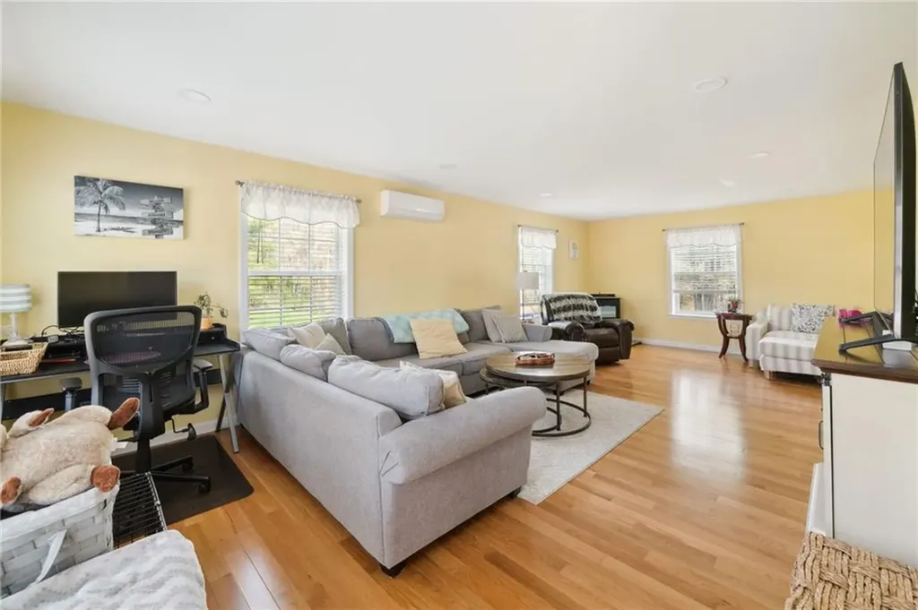 2 Kennedy Road Foster RI 02825