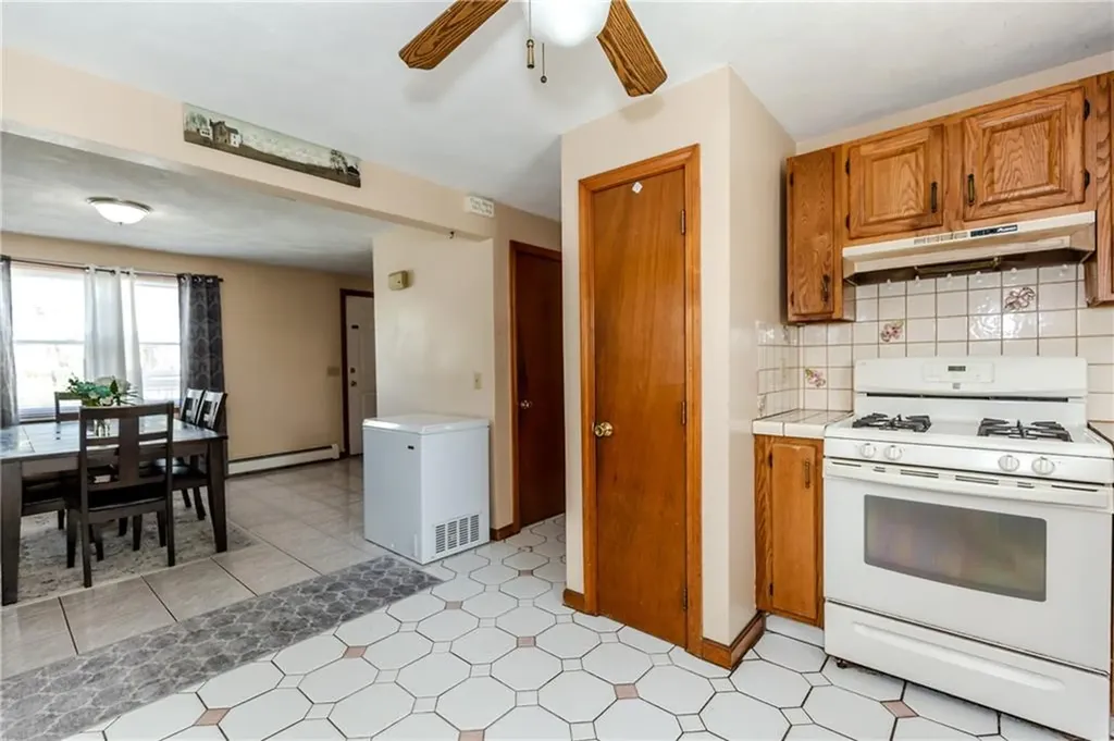 23 Oak Grove Boulevard North Providence RI 02911