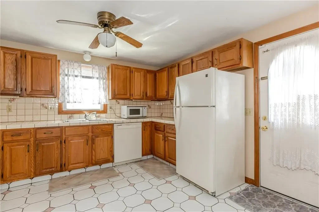 23 Oak Grove Boulevard North Providence RI 02911