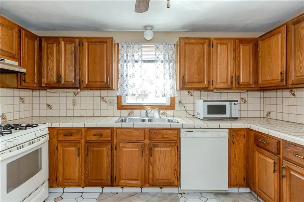 23 Oak Grove Boulevard North Providence RI 02911