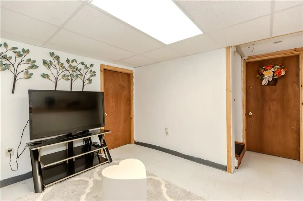 23 Oak Grove Boulevard North Providence RI 02911