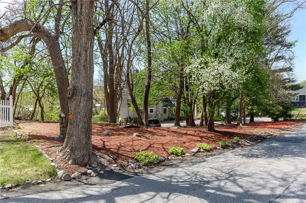 23 Oak Grove Boulevard North Providence RI 02911