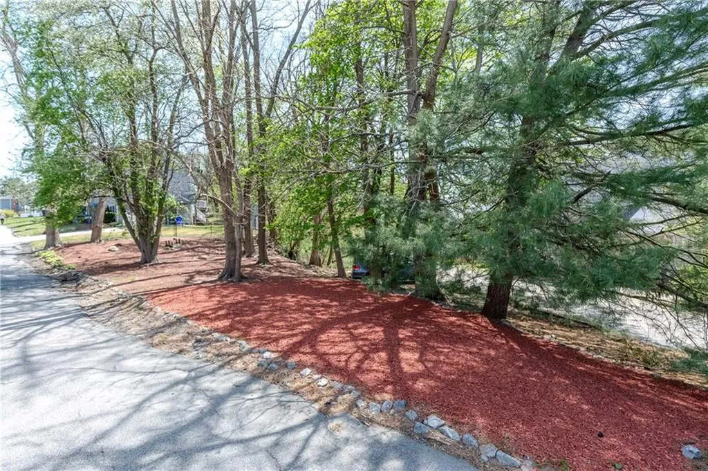 23 Oak Grove Boulevard North Providence RI 02911