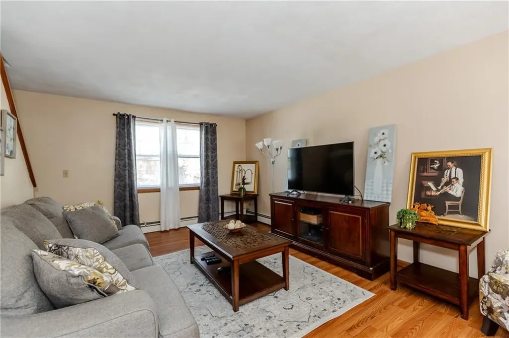 23 Oak Grove Boulevard North Providence RI 02911