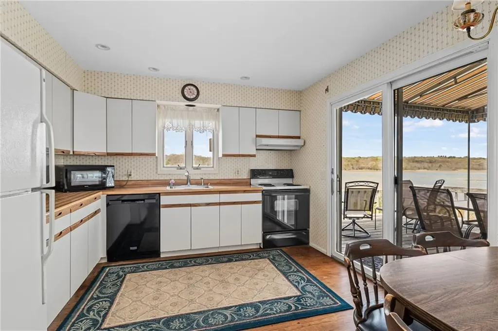 64 Starr Drive Narragansett RI 02882
