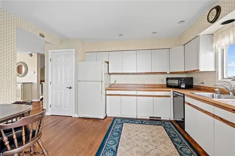 64 Starr Drive Narragansett RI 02882