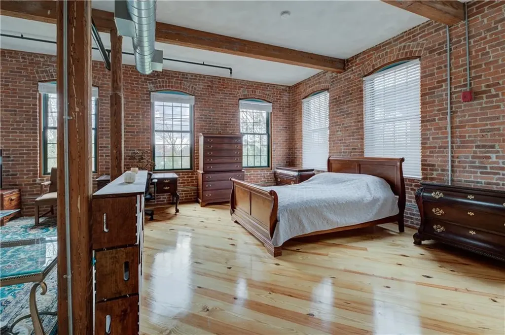 407 Pine Street Providence RI 02903