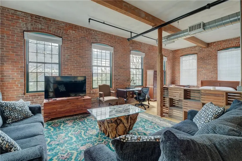 407 Pine Street Providence RI 02903