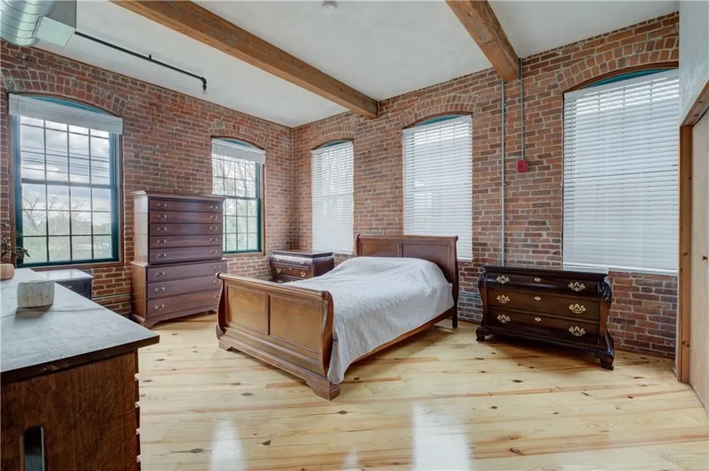 407 Pine Street Providence RI 02903