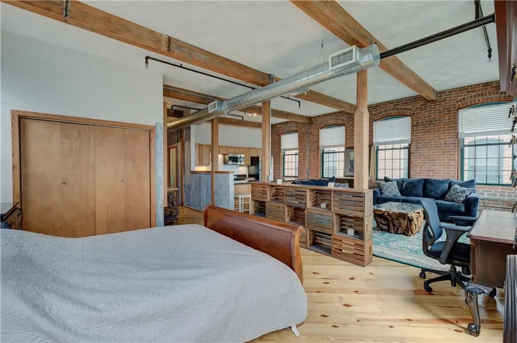 407 Pine Street Providence RI 02903