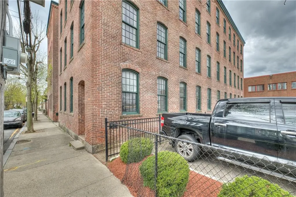 407 Pine Street Providence RI 02903